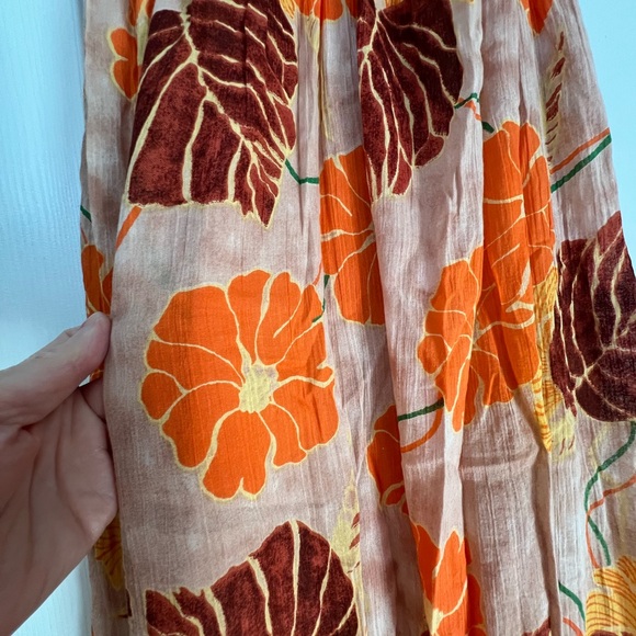 Beautiful dress - Picture 2 of 6